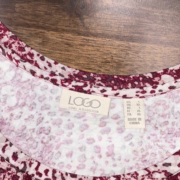 LOGO Printed Top w/Sharkbite Hem, EUC - Picture 6 of 9